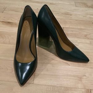 Vintage Tory Burch green leather pointed toe heel with clear/green chunky heel.